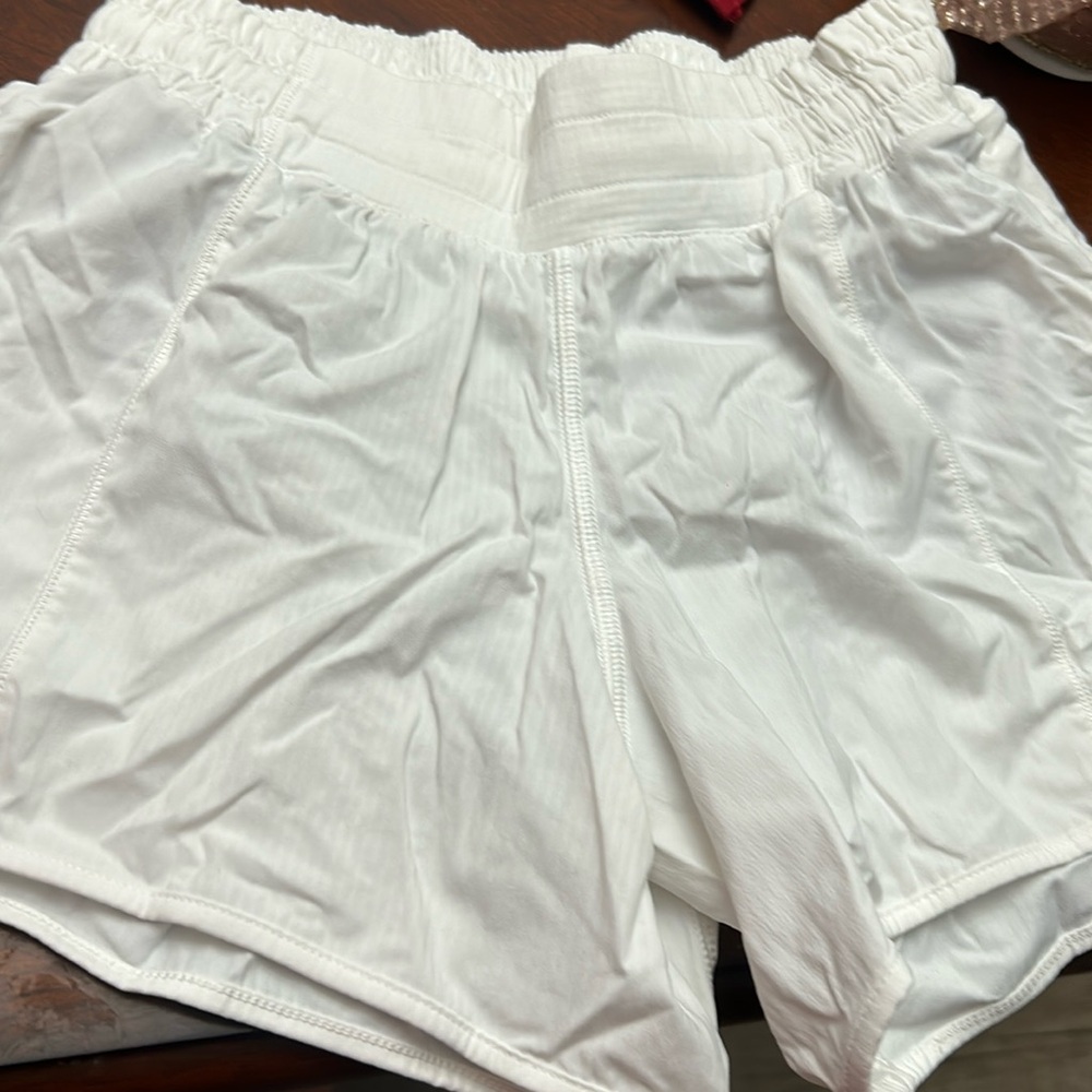 white Lululemon low rise hotty hot shorts size 4